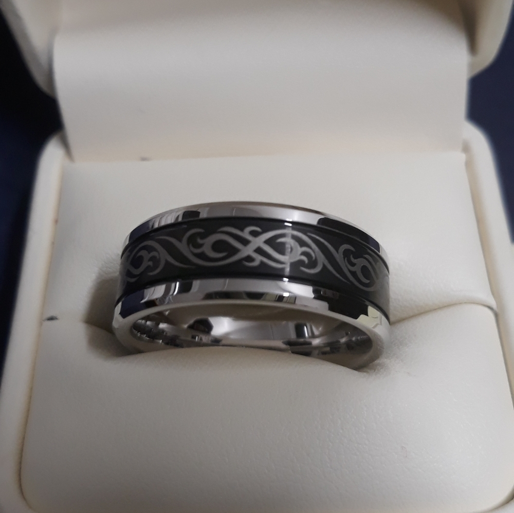 New Mens tribal ring size 12 from Jared's